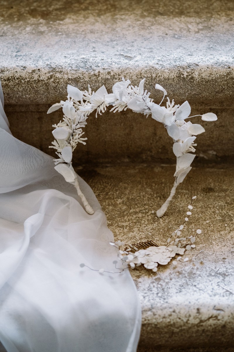 winter wedding bride dress accessories